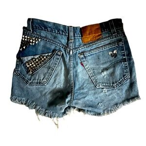 Levi’s Silver Studded MICKEY Accent Cut-Off Jean Short Blue Women’s Waist 28.